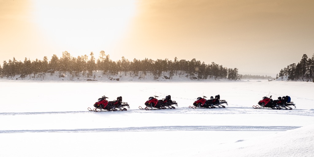 fins lapland sneeuwscooters