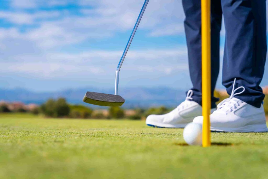 golfbaan putten op de green