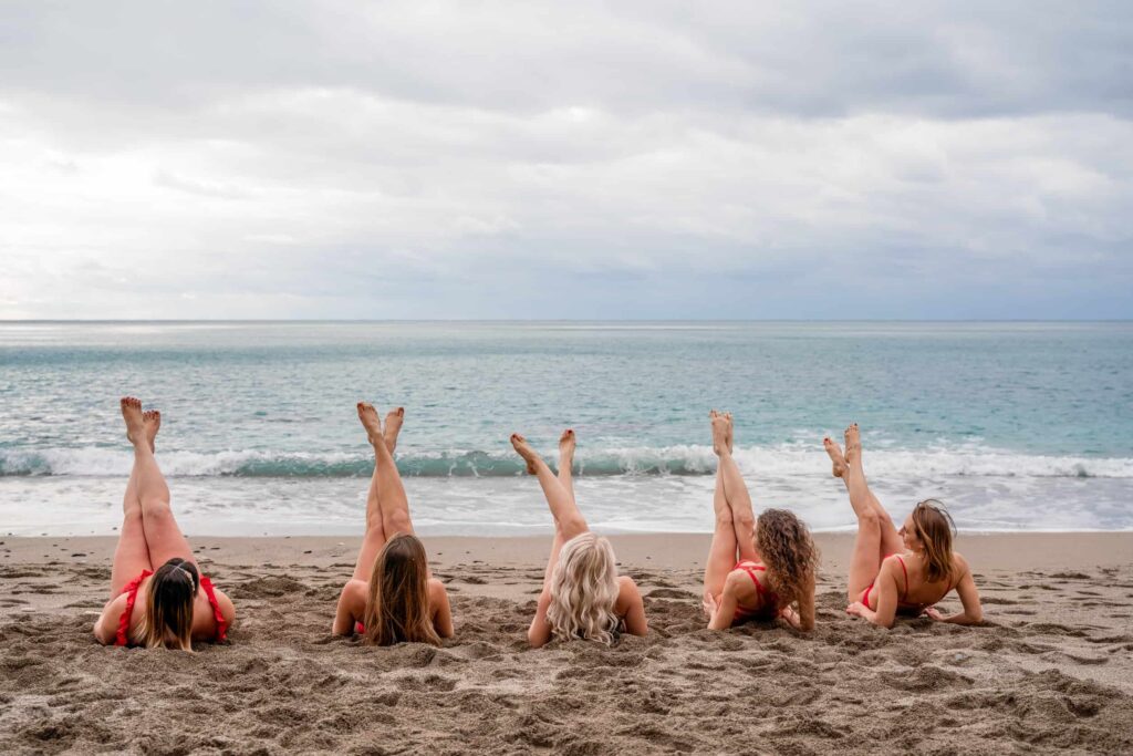 single zonvakanties groep dames strand