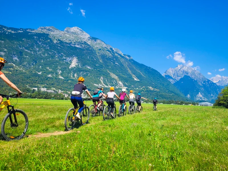 Fietstocht tijdens de Slovenië Hyperactief groepsreis van Kaaiman Reizen